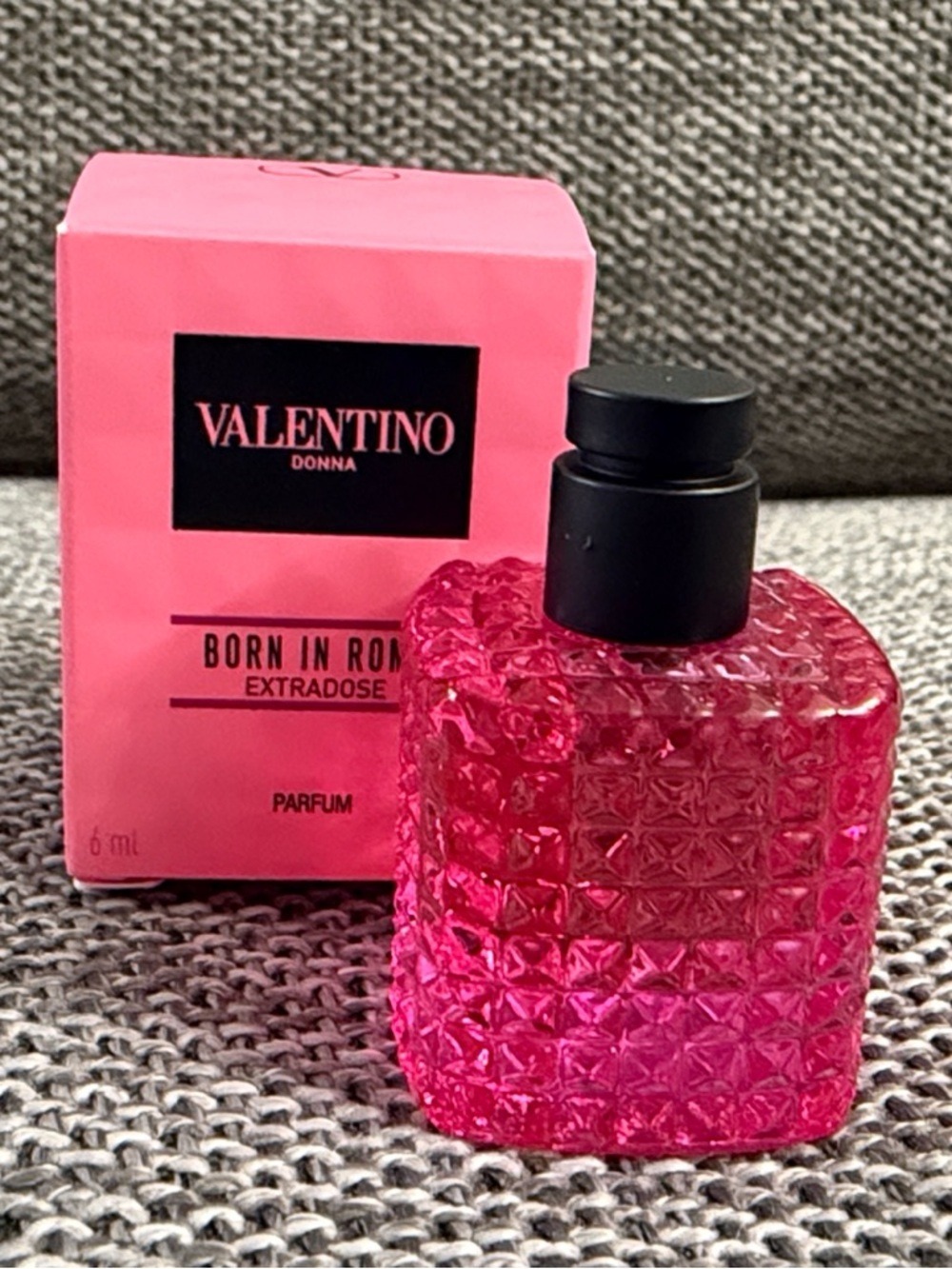 Valentino Donna Born In Roma  Extradose 
 Miniature Mini 6 ml 0.2 FL Oz
